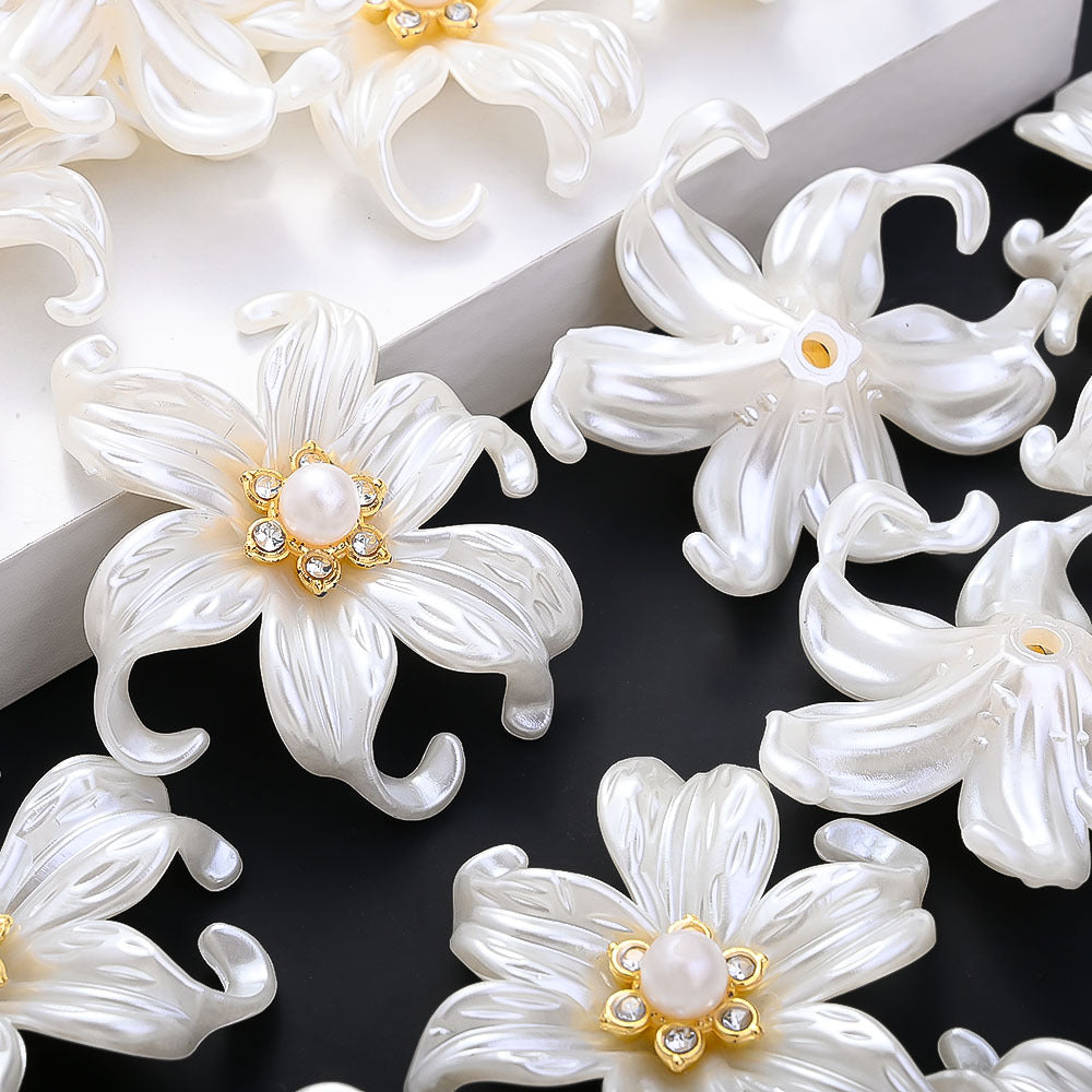 10-Piece White Acrylic Iris Flower Flatback Charms